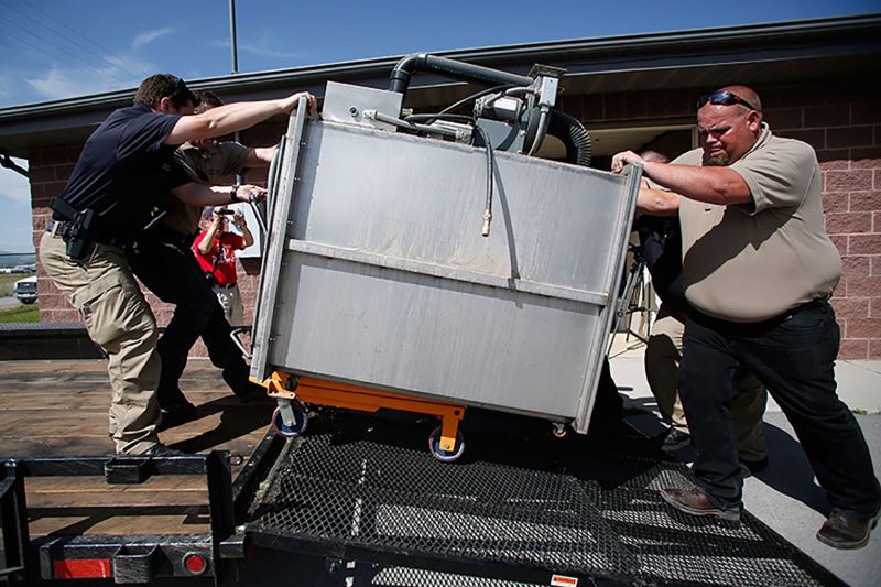 Moving a gas chamber