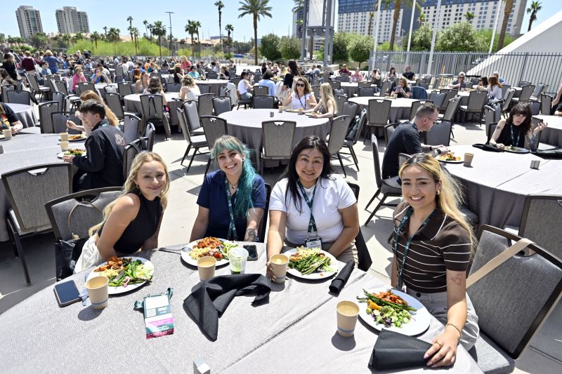 Group of attendees eating lunch