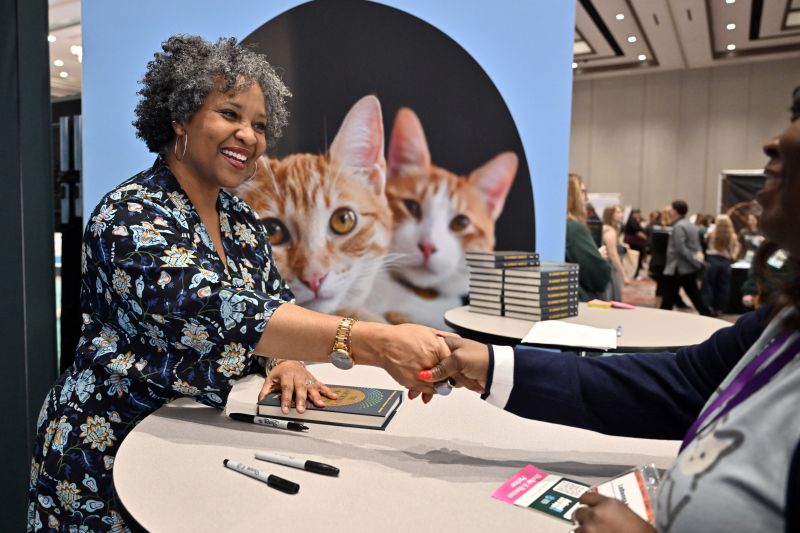 Karen Walrond signing books