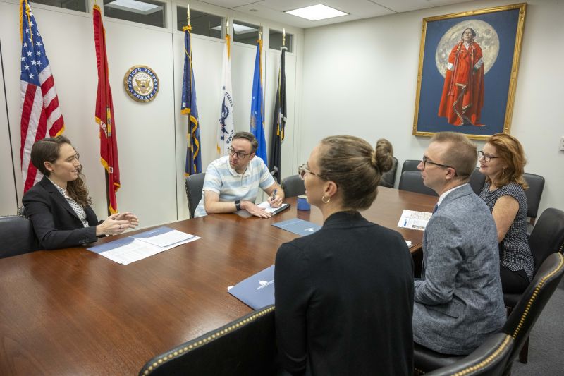 Attendees meeting with their representatives