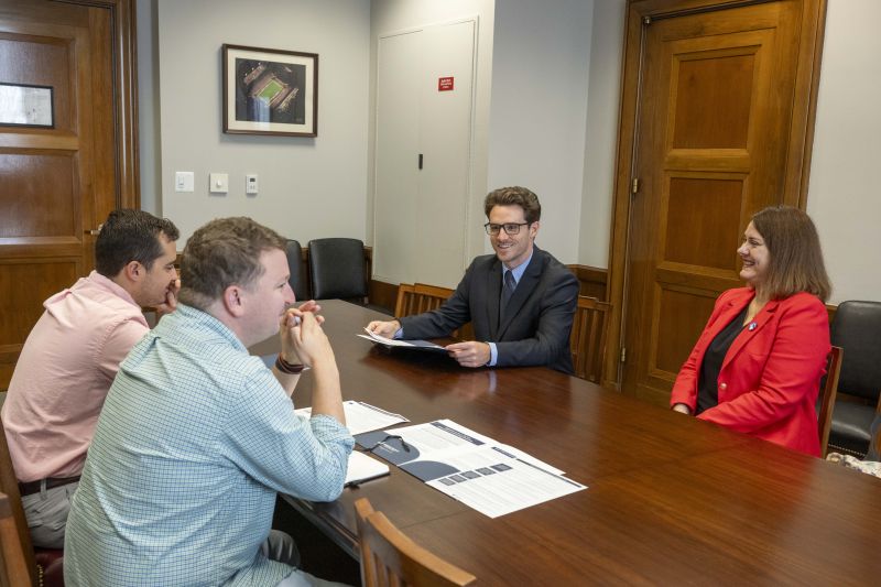 Attendees meeting with their representatives